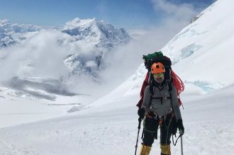 Perempuan Indonesia Mencapai Puncak Gunung Tertinggi Amerika Utara