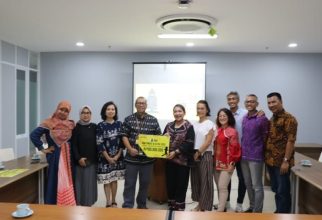 ILUNI FEB UI Berikan Bantuan Dana Abadi ke Universitas Indonesia Depok